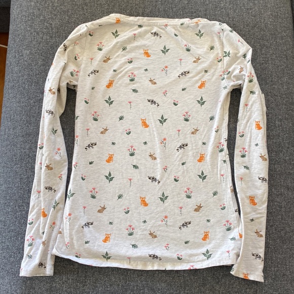 TWIK | Long sleeves V-neck tee. Cute animal patterns. Size XS. - Picture 4 of 8